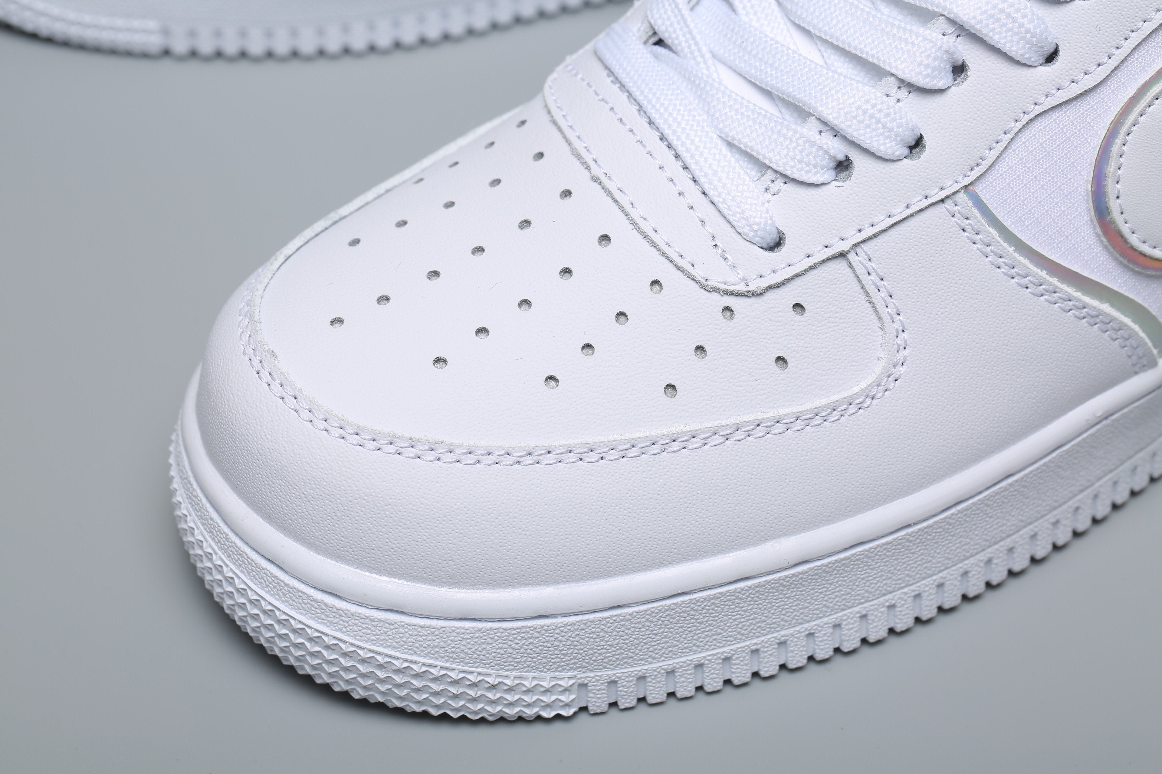 Classic Low Sneaker 07 LV8 All White AF1