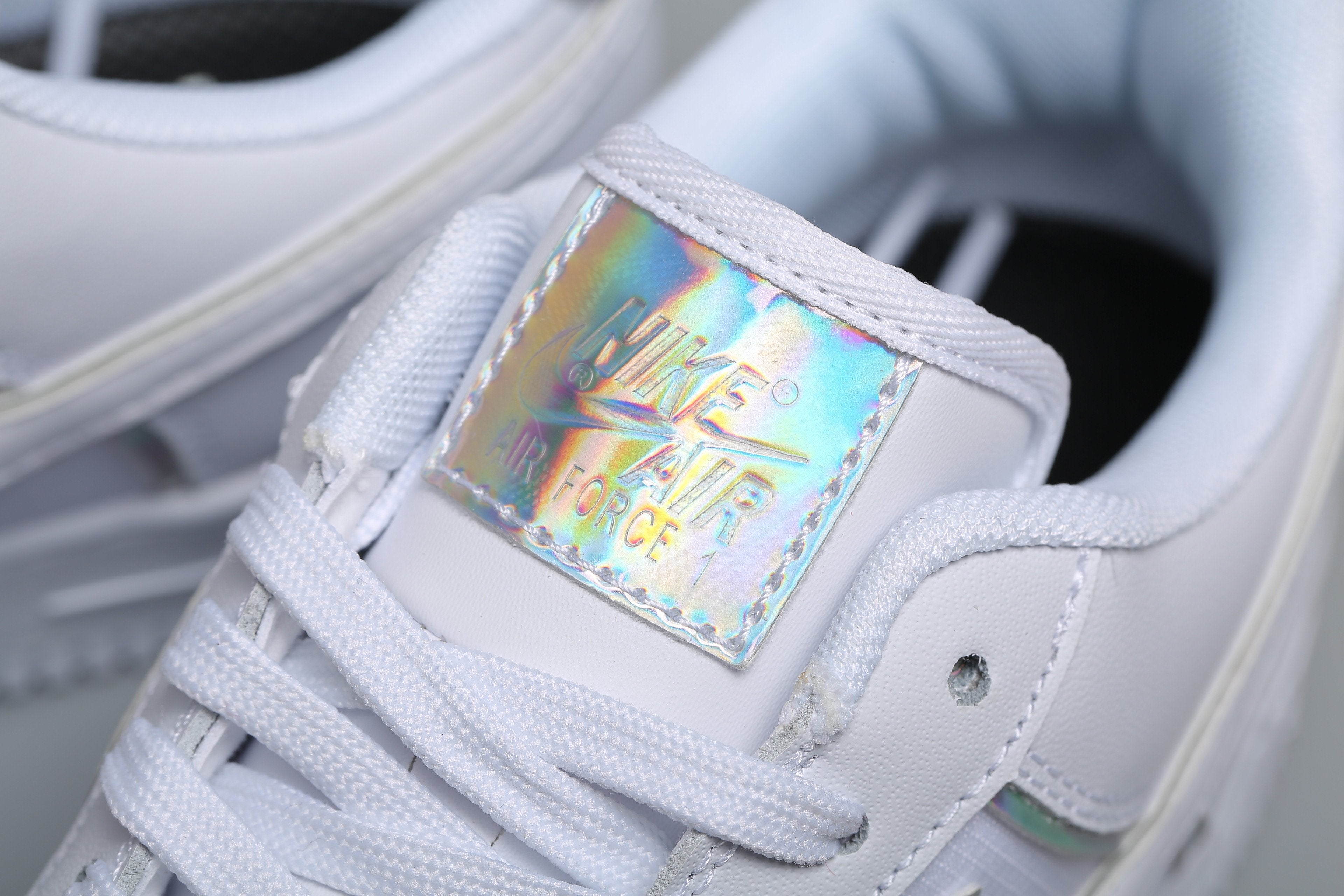 Classic Low Sneaker 07 LV8 All White AF1