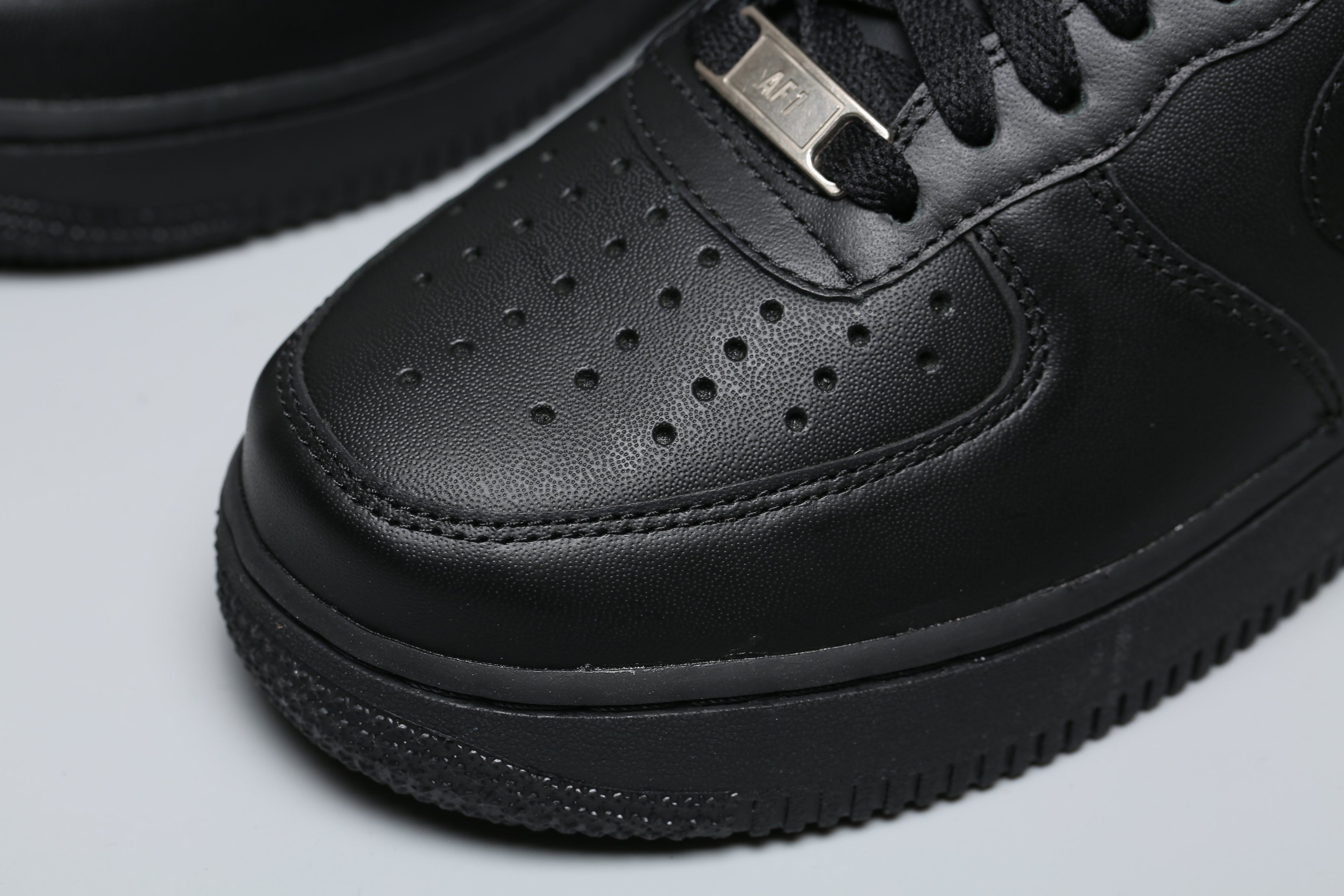 Classic Low Sneaker All Black AF1