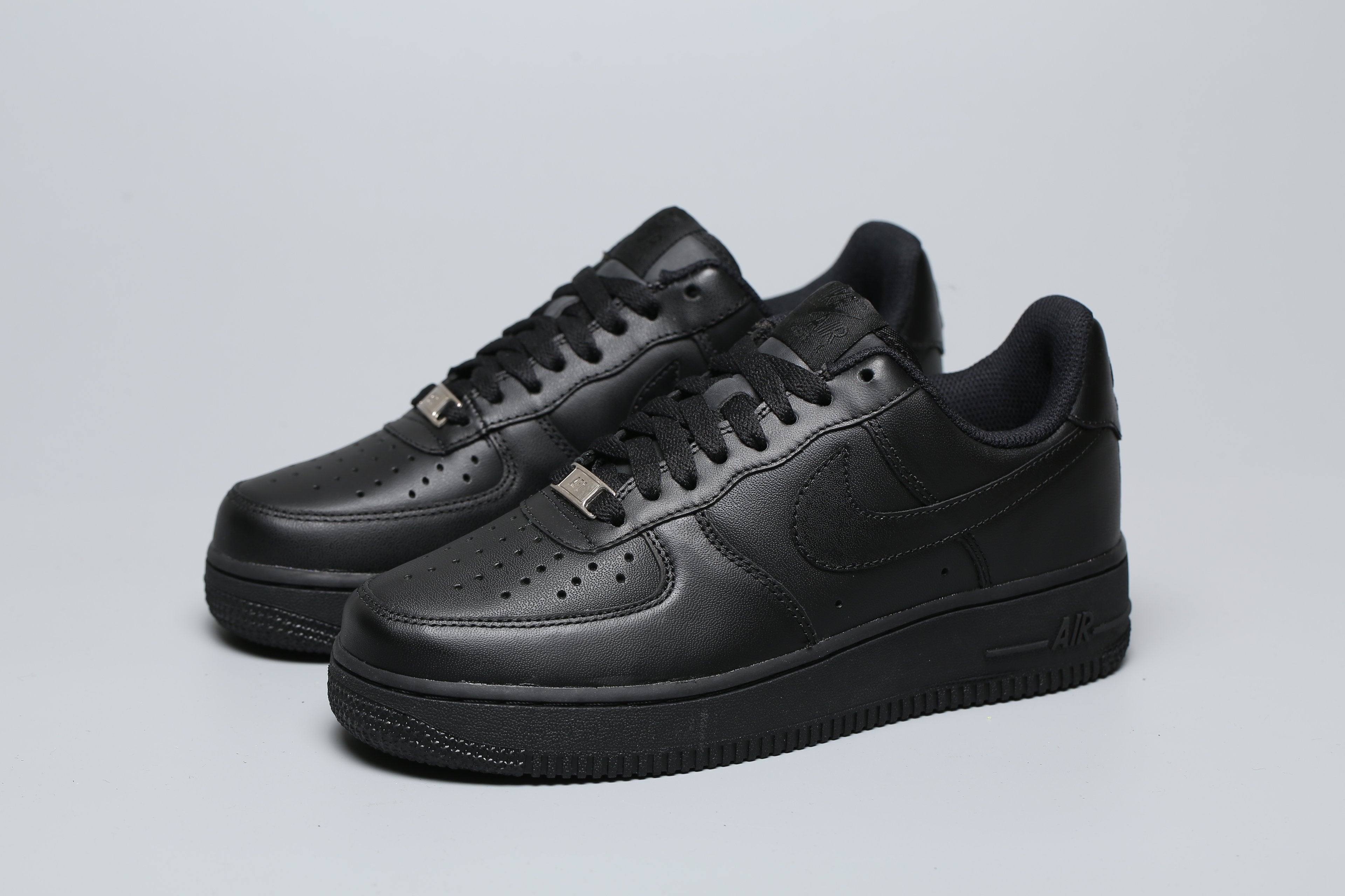 Classic Low Sneaker All Black AF1