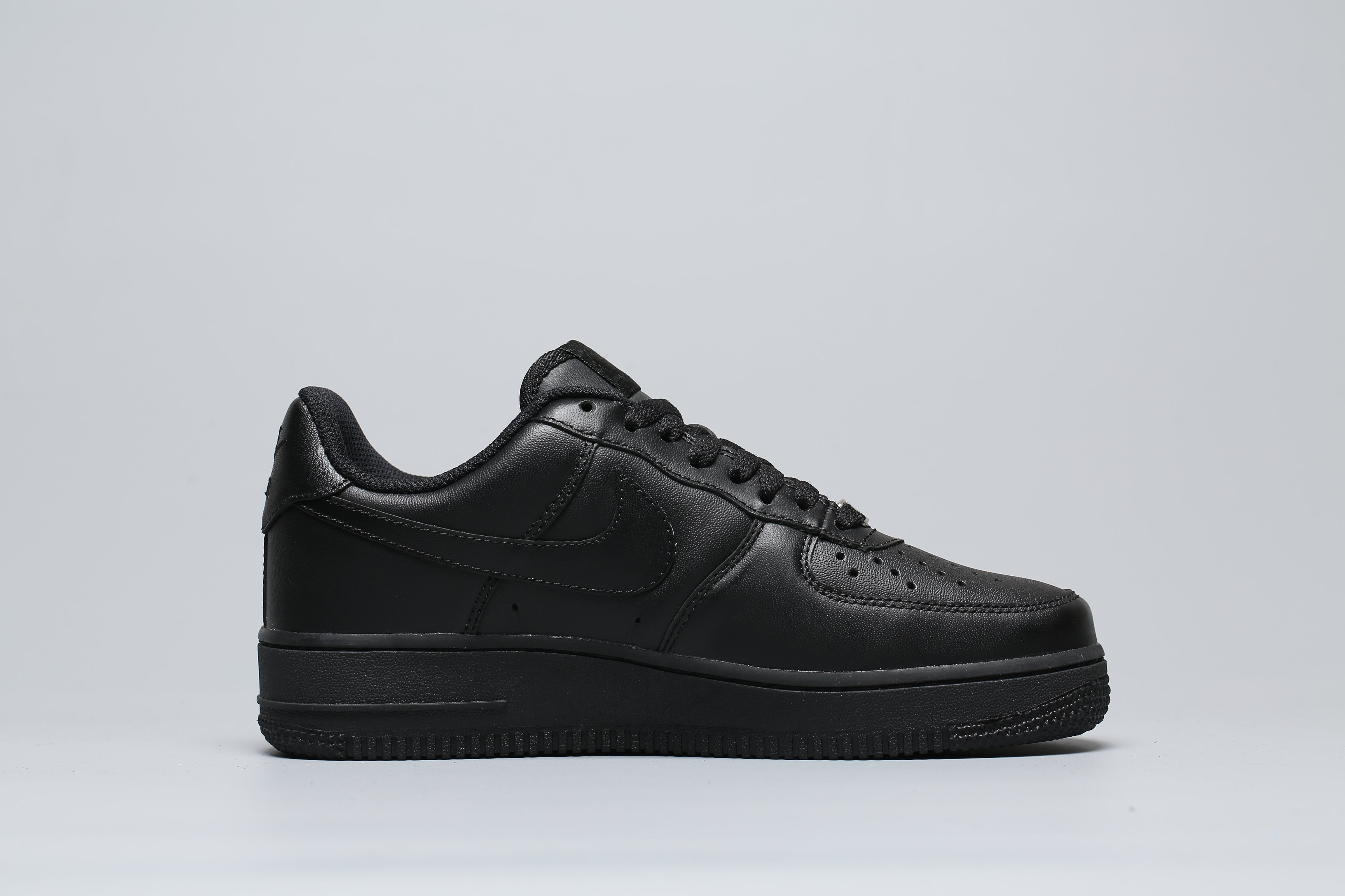 Classic Low Sneaker All Black AF1