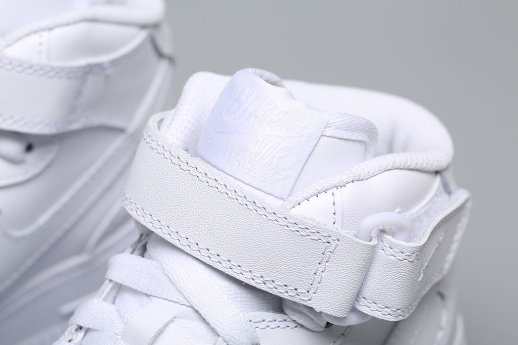 Classic Low Sneaker Mid All White AF1