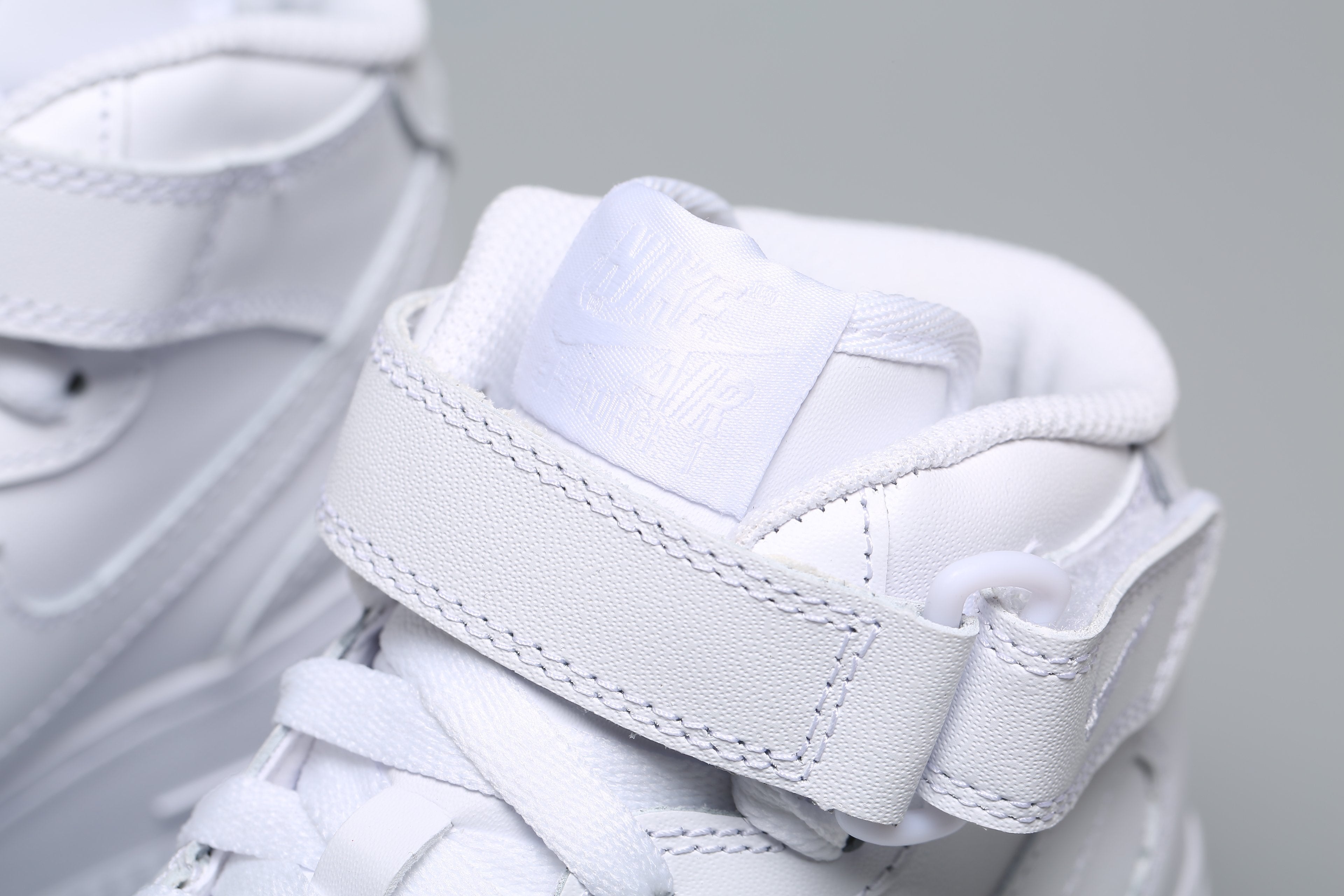 Classic Low Sneaker Mid All White AF1