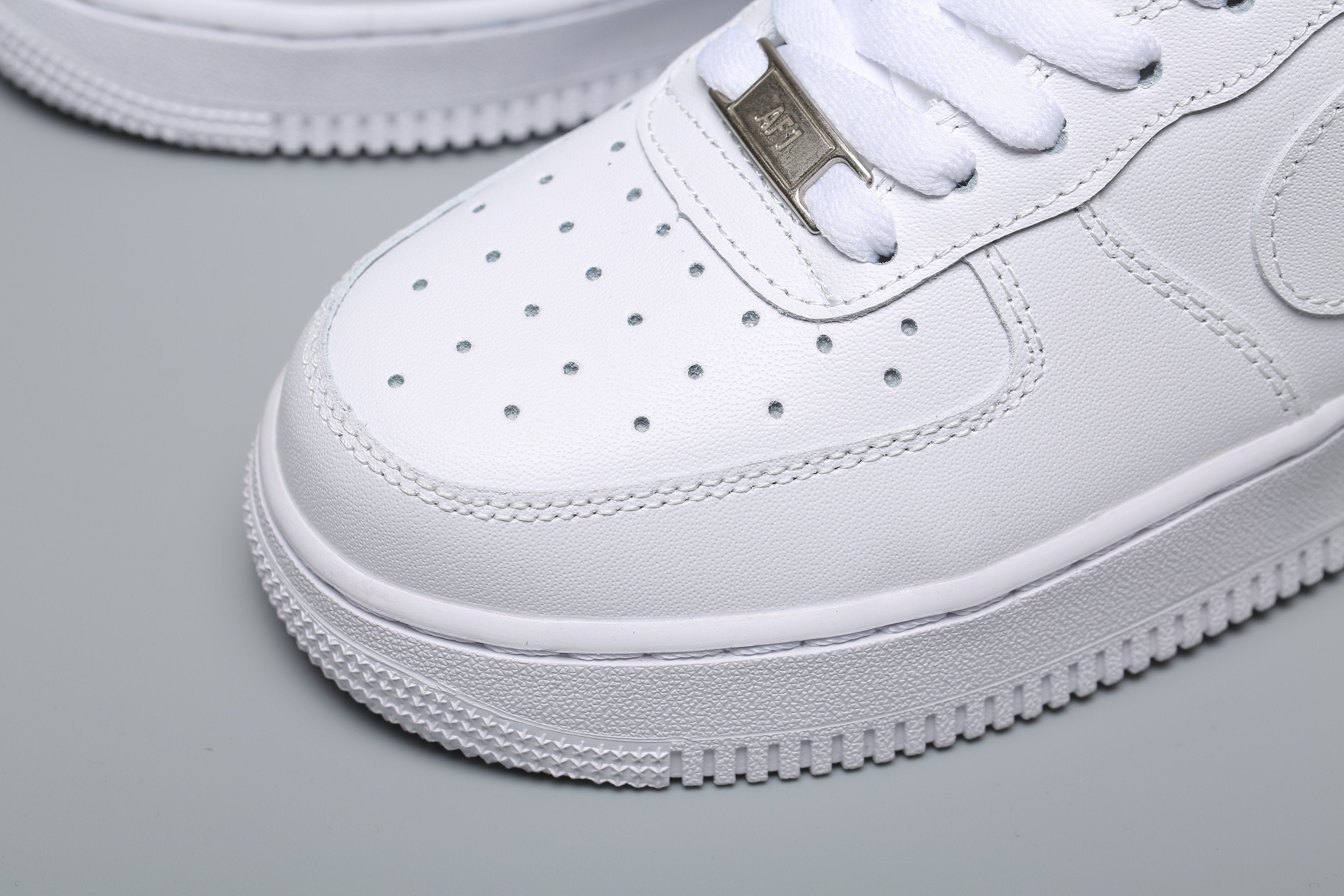 Classic Low Sneaker x Heart WMNS AF1