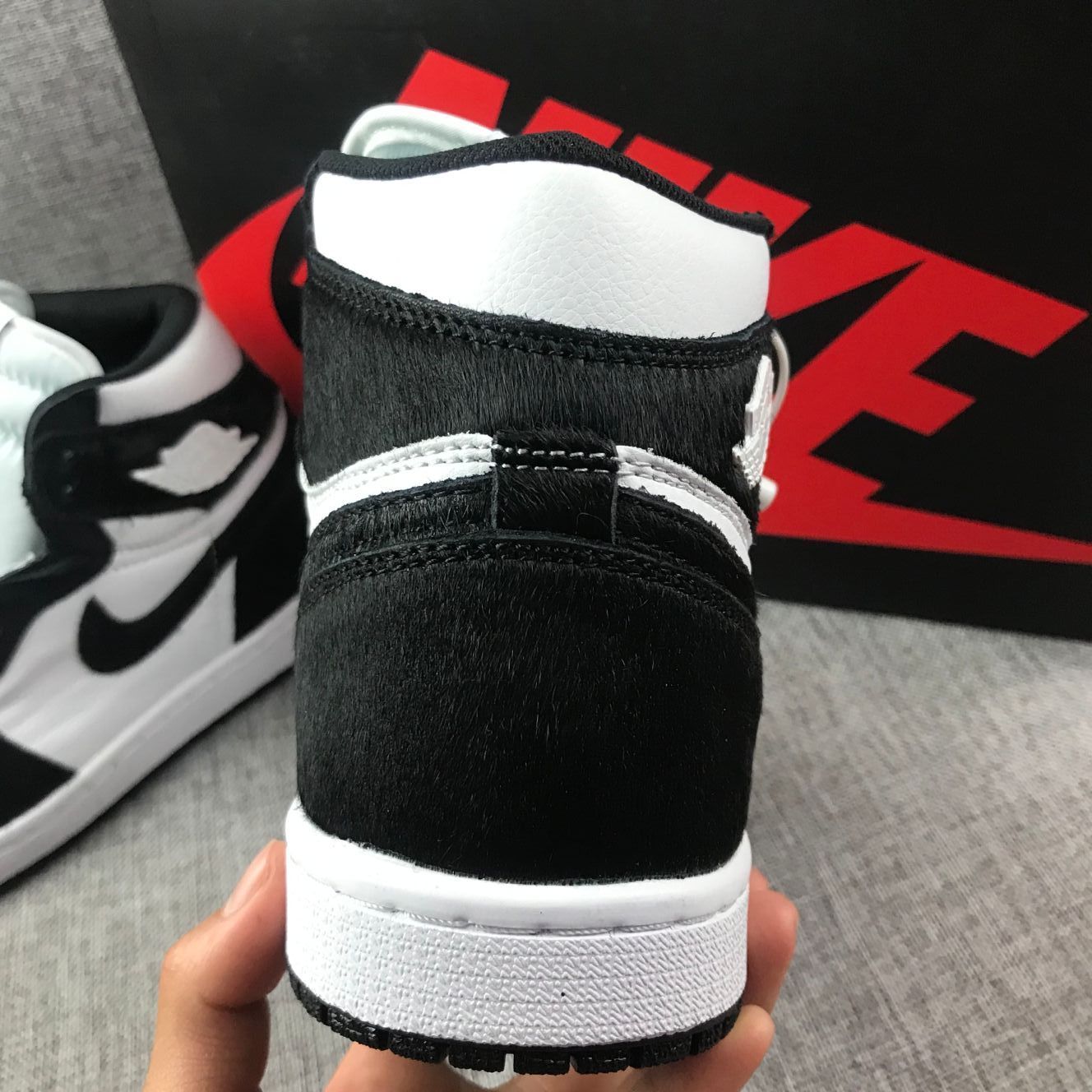 Retro Basketball Shoe 1 Mid Black White Concord Style AJ1