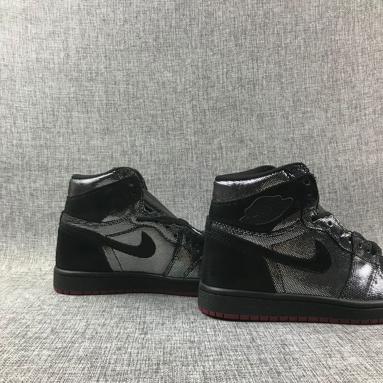 Retro Basketball Shoe 1 Mid Modern Black Silver AJ1