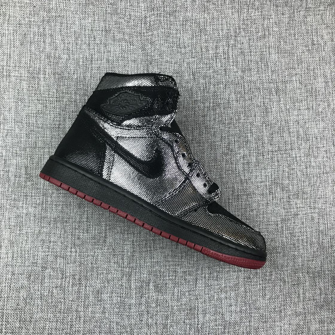 Retro Basketball Shoe 1 Mid Modern Black Silver AJ1