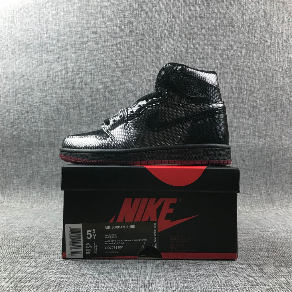 Retro Basketball Shoe 1 Mid Modern Black Silver AJ1