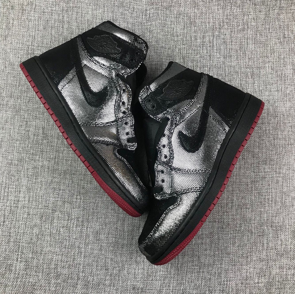 Retro Basketball Shoe 1 Mid Modern Black Silver AJ1