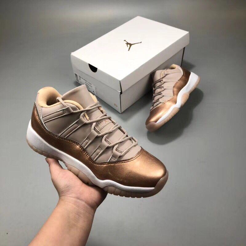 Retro Basketball Shoe 11 Golden Version AJ11