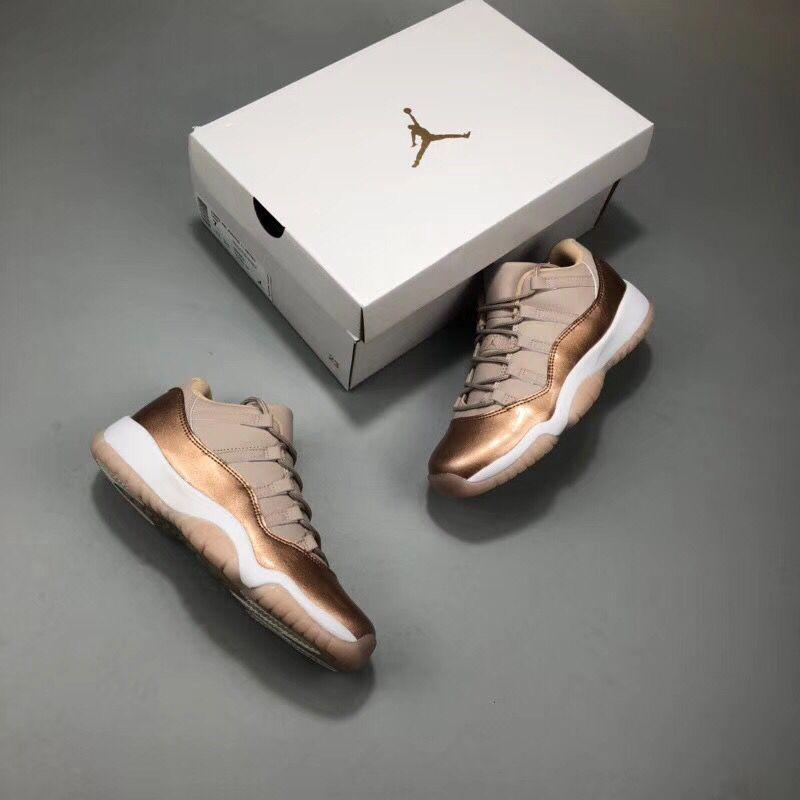Retro Basketball Shoe 11 Golden Version AJ11
