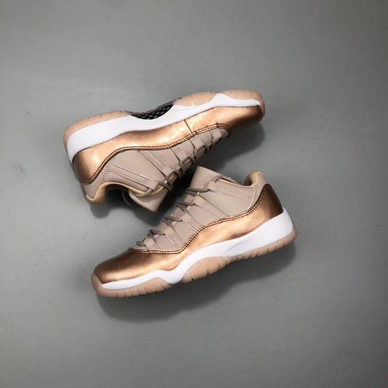 Retro Basketball Shoe 11 Golden Version AJ11
