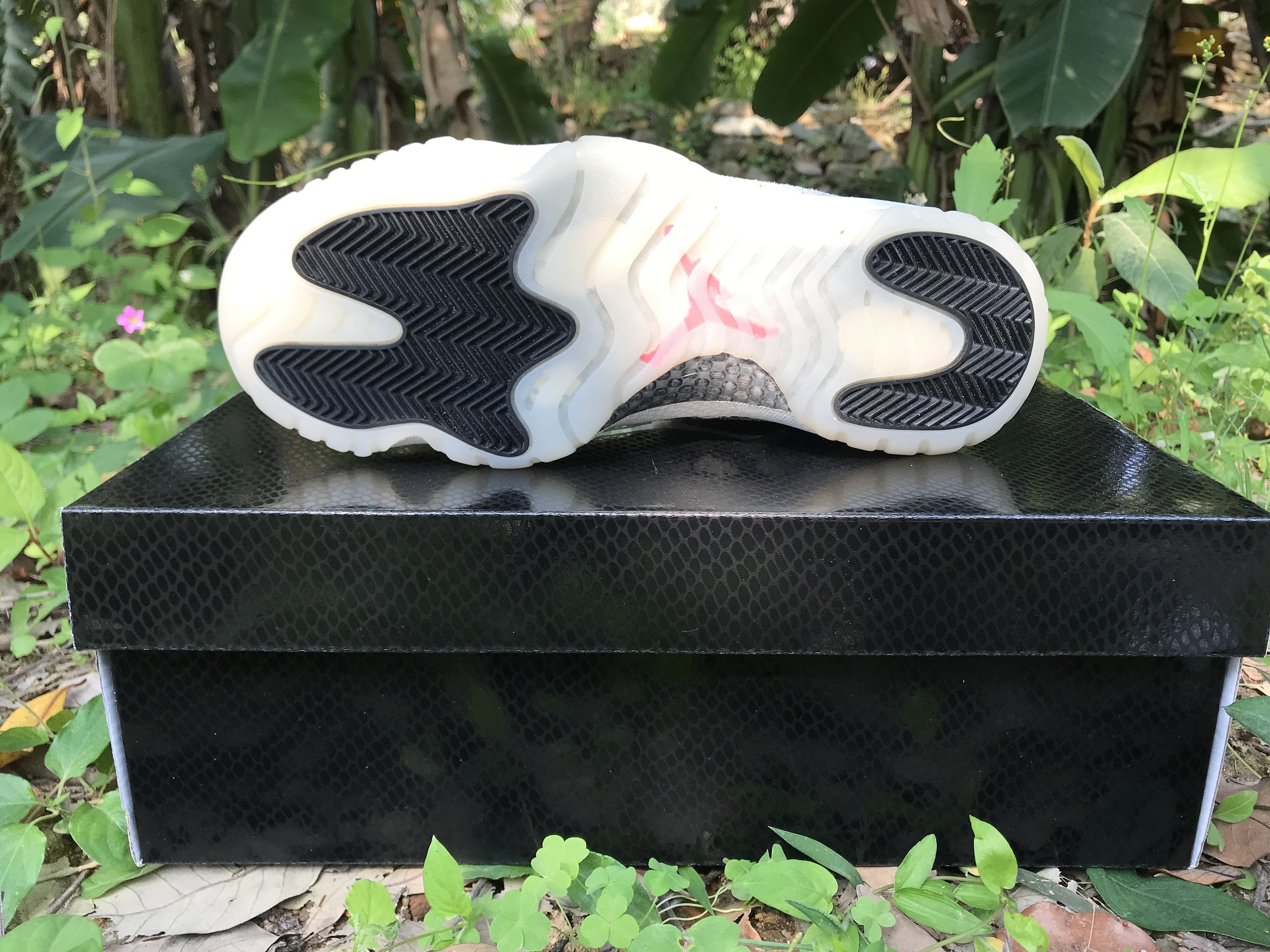 Retro Basketball Shoe 11 Low Custom XI Light Bone University AJ11