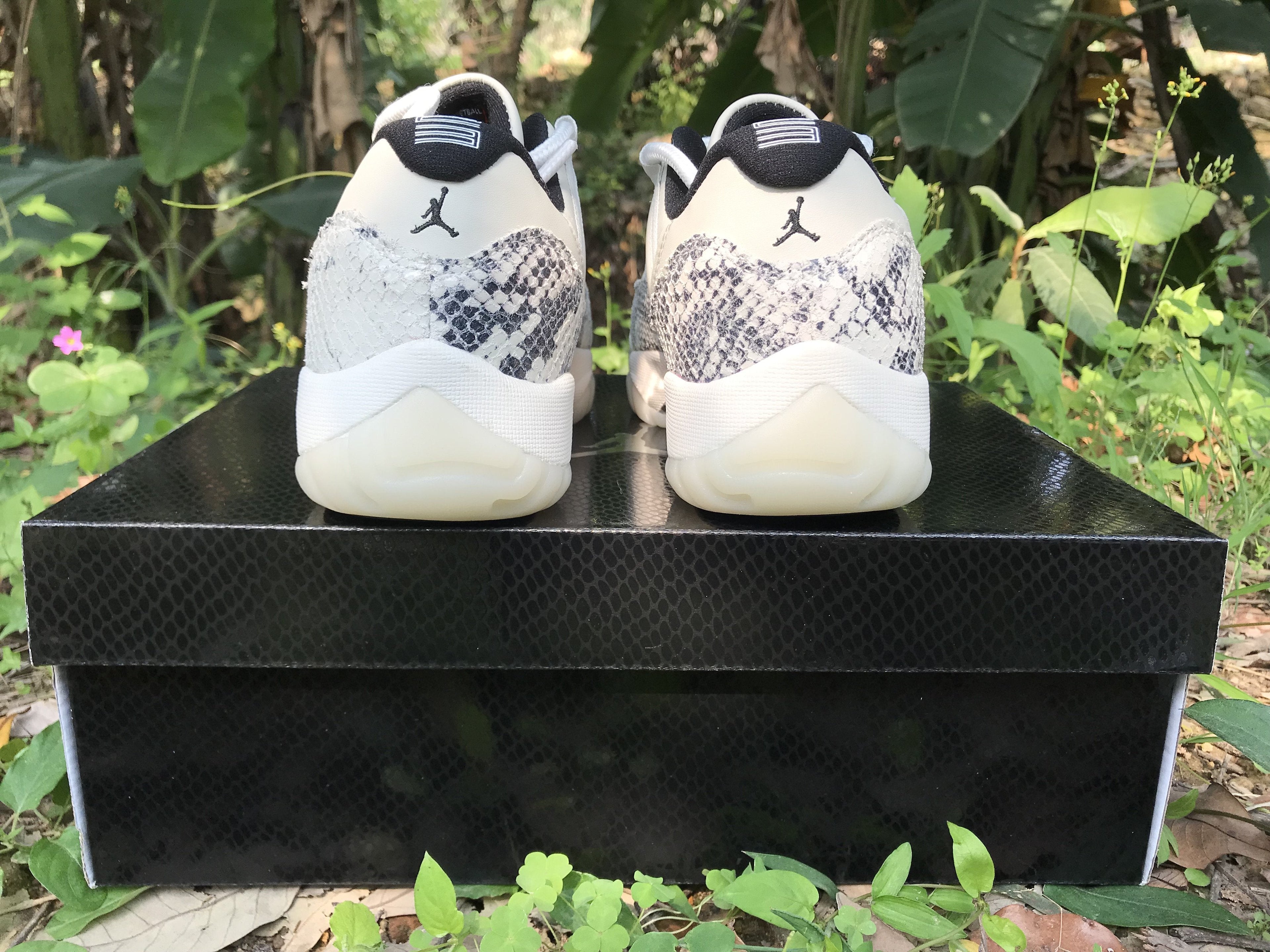 Retro Basketball Shoe 11 Low Custom XI Light Bone University AJ11
