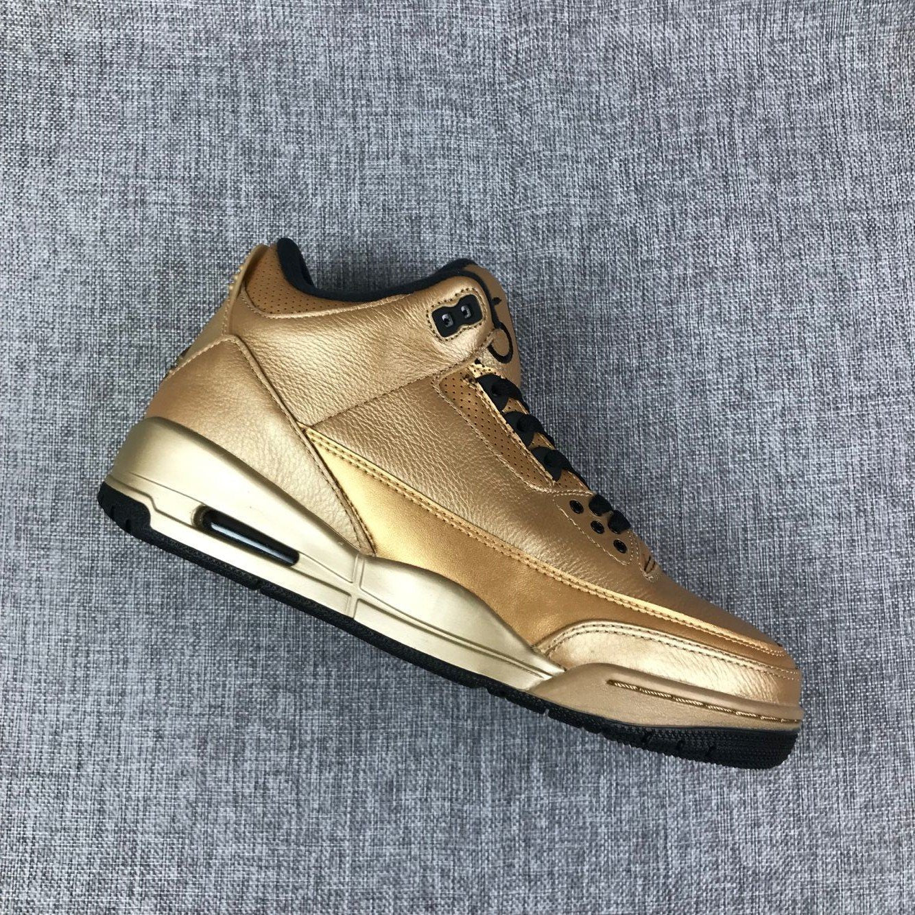 Retro Basketball Shoe 3 61 X Golden Limited Edition AJ3