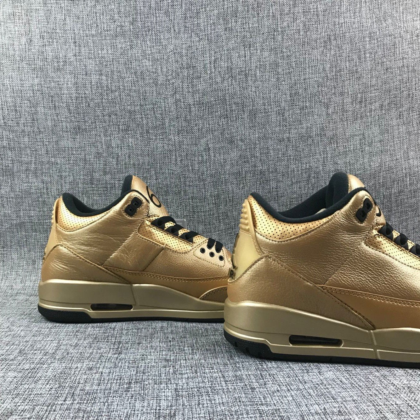 Retro Basketball Shoe 3 61 X Golden Limited Edition AJ3