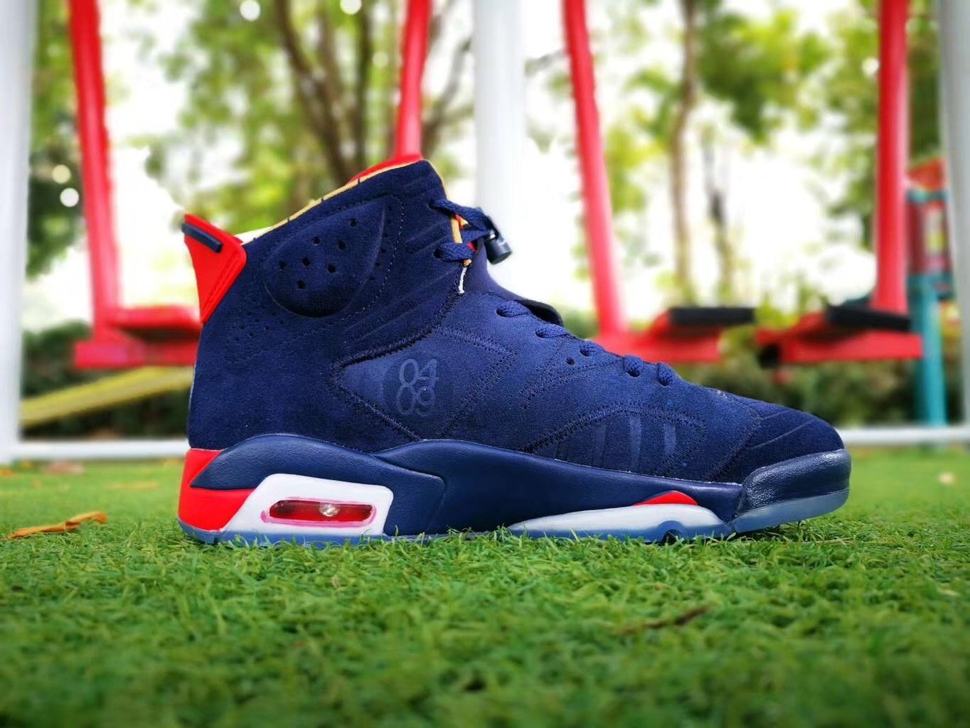 Retro Basketball Shoe 6 Suede Navy AJ6