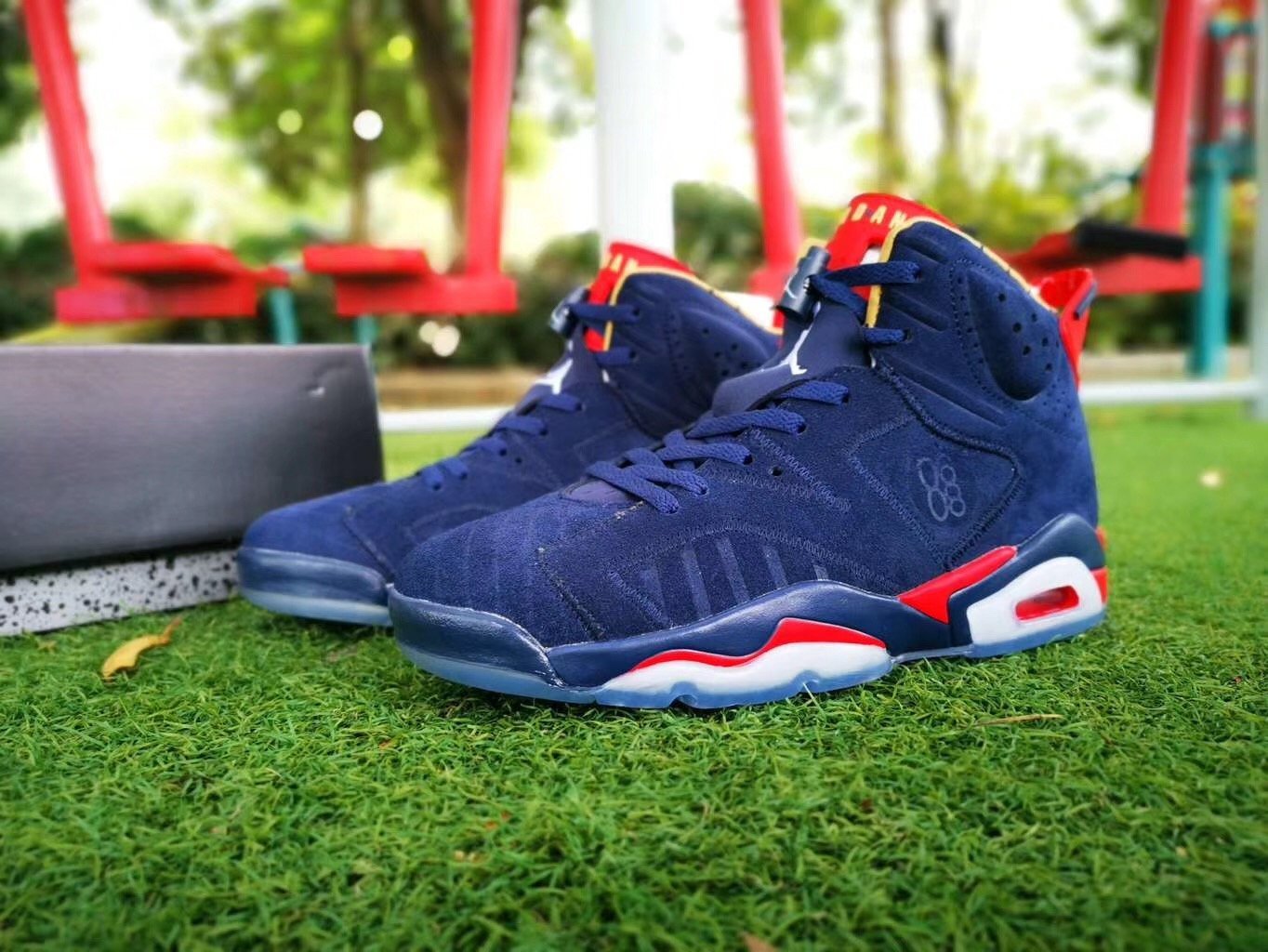 Retro Basketball Shoe 6 Suede Navy AJ6
